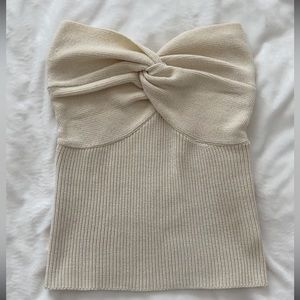 Nwot twist front knit crop top fits like a a Xs/S